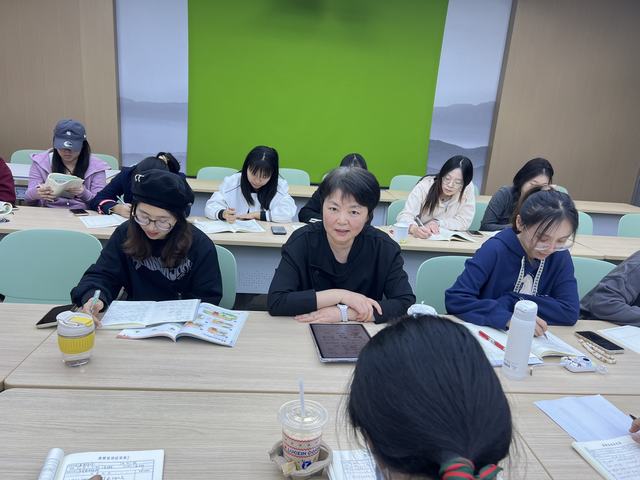 11 5英语活动 (1).jpg